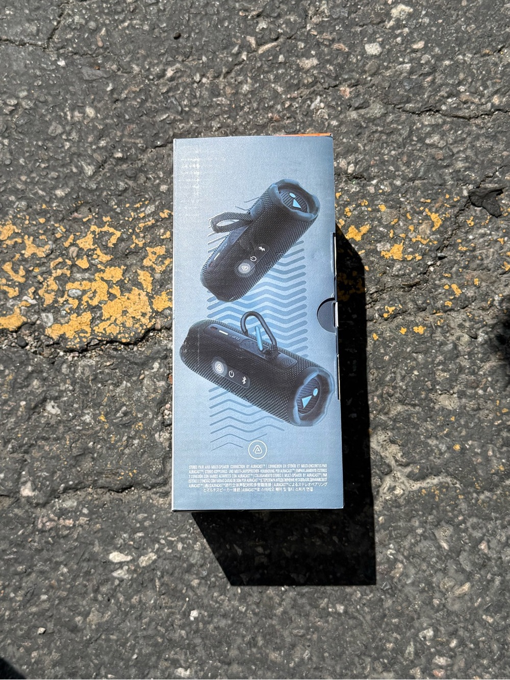 JBL Flip 7 Portable Bluetooth Speaker - Blue - Picture 2 of 3